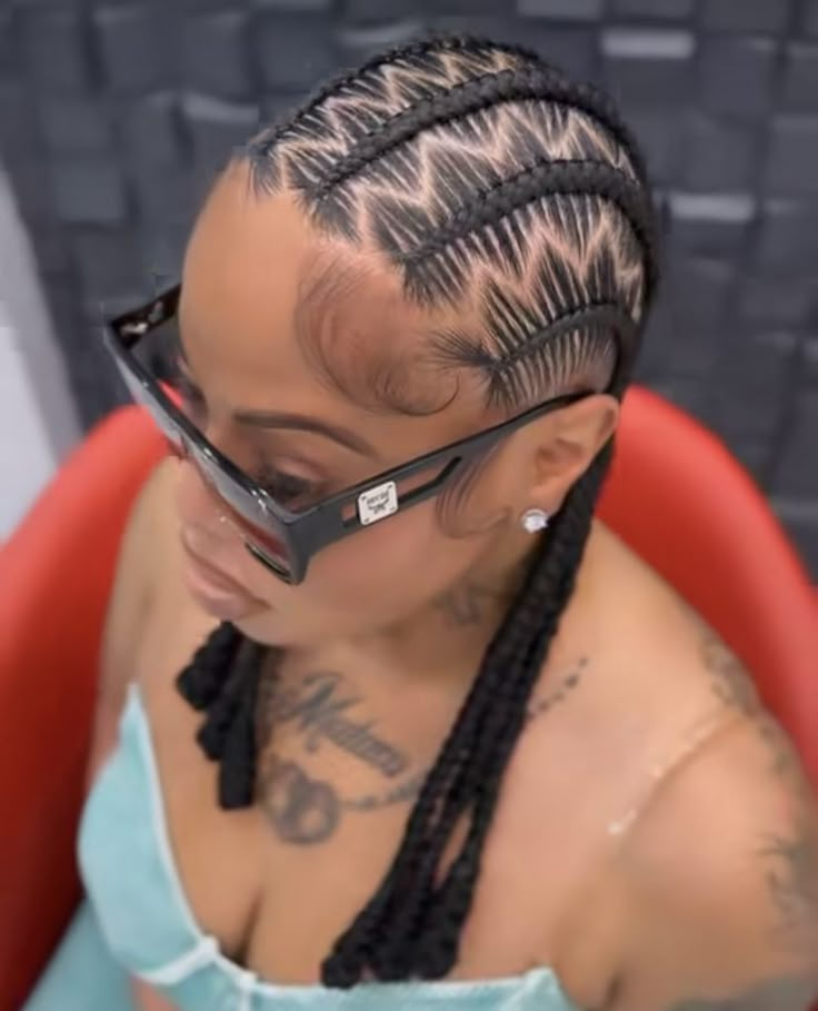 Blonde Stitch Braids Cornrows, Cornrows With Zigzag Parts, Zigzag Cornrows Braids For Black Women, Stitch Braids With Zigzag Parts, Simple Conrows Lines And Braids, High Ponytail Cornrows Black Women, 6 Cornrow Braids, Zigzag Cornrows Natural Hair, Plait Back Cornrows Braids