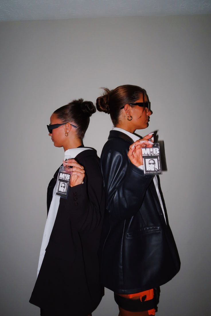 Paparazzi Costume Halloween, Halloween Costumes Women In Black, Cute Mom Halloween Costumes, Paparazzi Halloween Costume, Mib Alien Costume, Security Guard Halloween Costume, Men In Black Costume For Women Duo, Miss Rachel Halloween Costume, Me In Black Costume