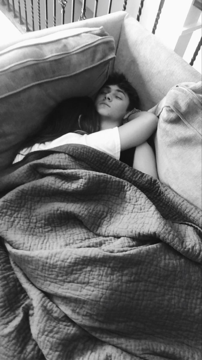 Sleeping with boyfriend picture ideas. Black and white boyfriend images. Lovers Sleeping Pose, Sleeping With Husband, Sleeping Over At Boyfriends, Couple Waking Up Mornings Aesthetic, Laying In Bed Couple Goals, Boy And Girl Sleeping Together, Sleeping Asthetic Picture, Cuddles Mood Sleep Couple Aesthetic, Couple Wrapped In Blanket