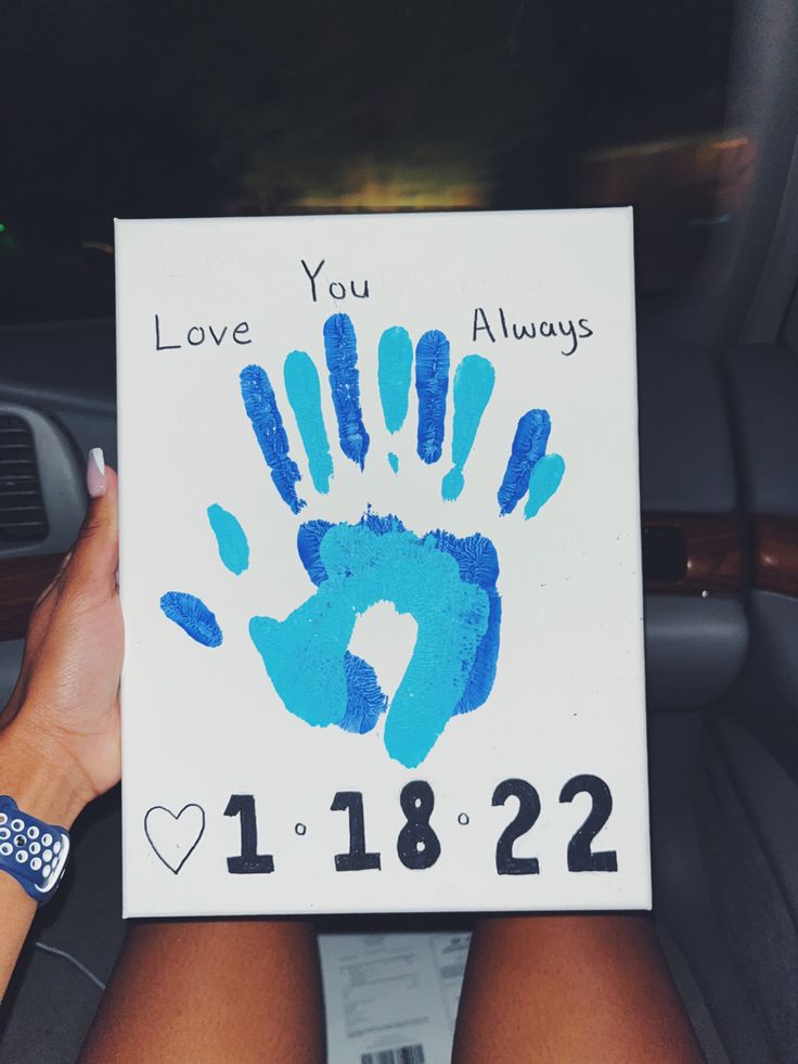 hand painting gift Hand Paint Date Ideas, Painting To Make With Boyfriend, Cute Bf And Gf Paintings, Best Friend Handprint Painting, Will You Be My Girlfriend Painting Ideas, Painting Ideas Easy Simple For Couples, Boyfriend Girlfriend Handprint Canvas, Cute Hand Painting For Couples, Best Friends Hand Painting