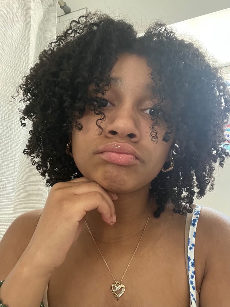 Curls, natural hair, black Short Curls Hairstyles For Black Women, Mini Curly Afro, Fluffy Curls Short Hair, Natural Short Curly Hair Styles, Coily Hair Short, Cute Short Natural Hairstyles 4b, Short Round Curly Haircut, 3c Short Curly Hair Hairstyles, Short Choppy Curly Hairstyles