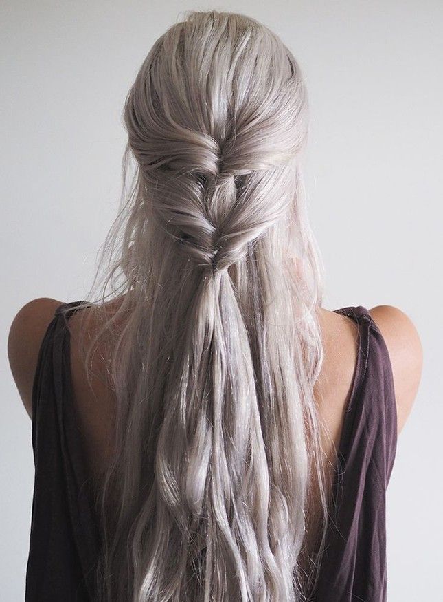 Replicate this Khaleesi-inspired look with just 2 clear elastic hair ties. Viking Hairstyle, Character Hairstyles, Lazy Girl Hairstyles, Easy Trendy Hairstyles, Second Day Hairstyles, Easy Hairstyles For School, Design Hair, Work Hairstyles, Creative Hairstyles