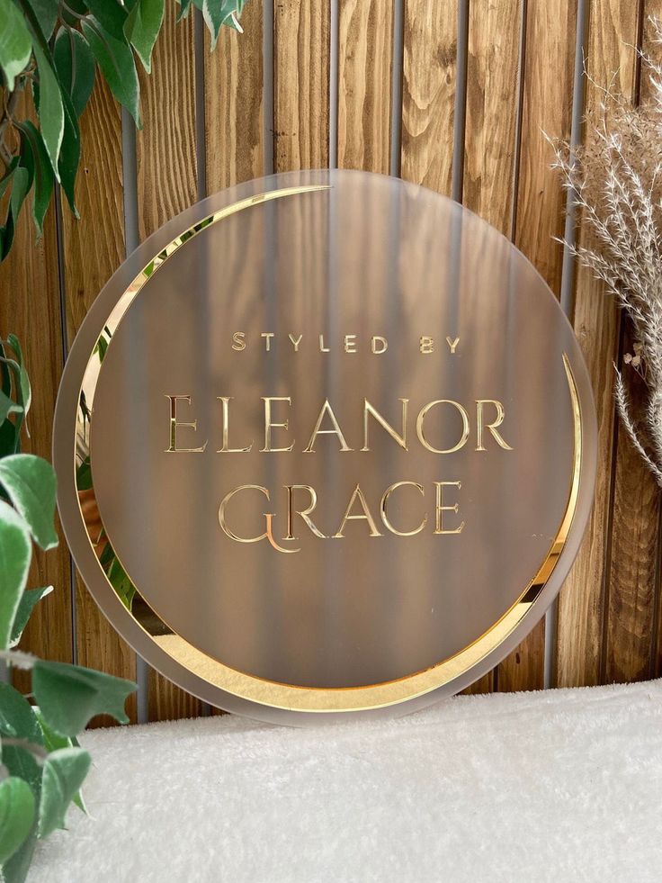 a plaque that says, style by eleanor grace