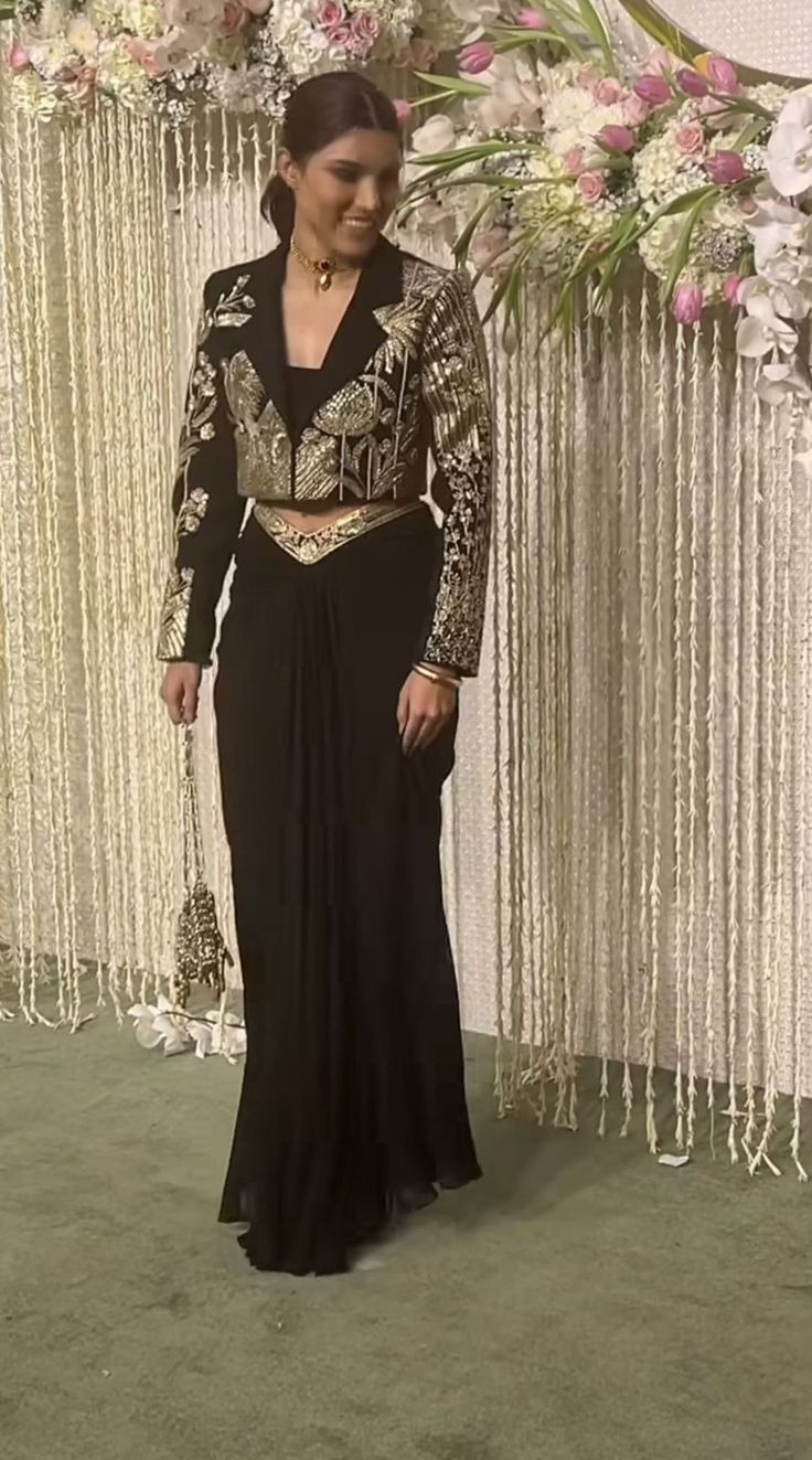 Outfit For Cocktail Party Indian, Indo Western For Wedding, Indo Western Party Wear Women, Outfit For Sangeet Function, Indo Western Outfit Ideas, Black Indo Western Dress, Indo Western Dress Party Wear, Indian Cocktail Dress, Black Dress Outfit Party