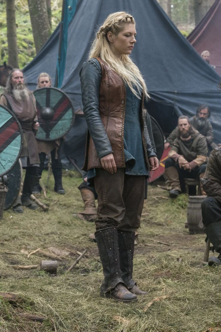 Viking Clothing Women Warriors, Modern Viking Woman, Viking Clothing Women, Lagertha Hair, Vikings Lagertha, Modern Viking, Medieval Outfit, Women Warriors, Witcher Art