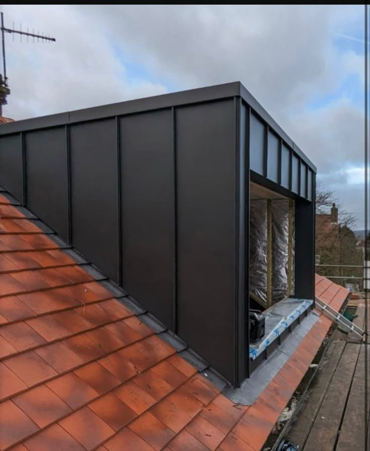 the roof of a building is covered in shingles