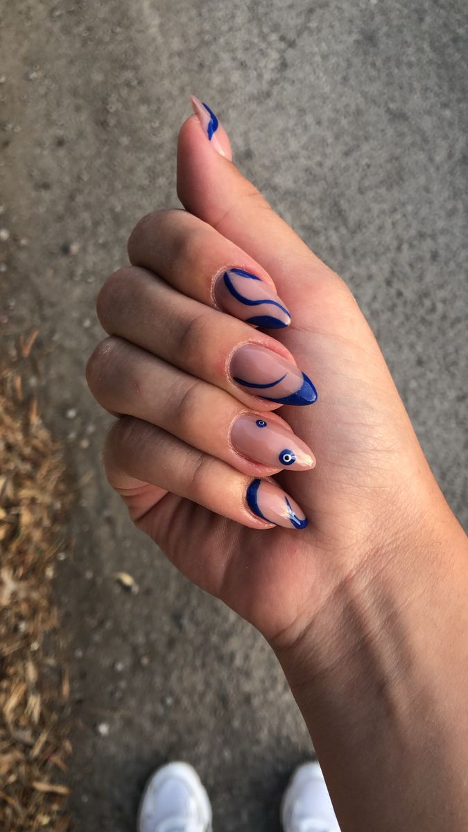 Blue Round Nails Design, Evil Eye Nail Art Design, Blue Eye Nails, Evil Eye Nail Ideas, Blue Evil Eye Nails, Nail Art Evil Eye, Evil Eye Nails Design, Evil Eye Nail Designs, Navy Nails Design