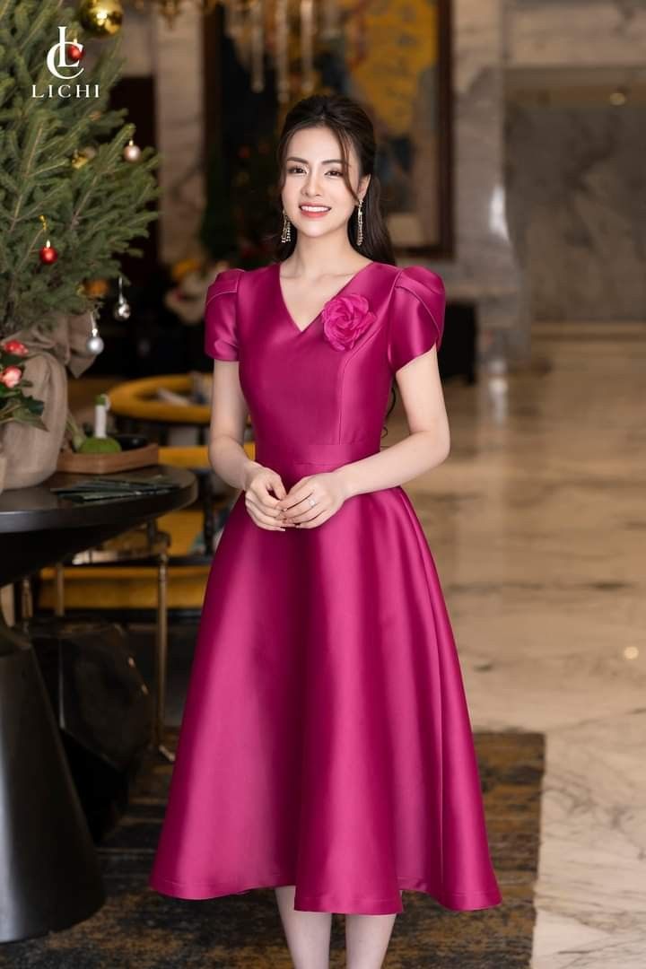 Satin Cloth Frock Models, Satin Frock Design, Korean Frocks For Women, Satin Frocks For Women, Korean Fashion Dress Elegant, Satin Frock, Modern Filipiniana Dress, Frock Models, Beautiful Frocks