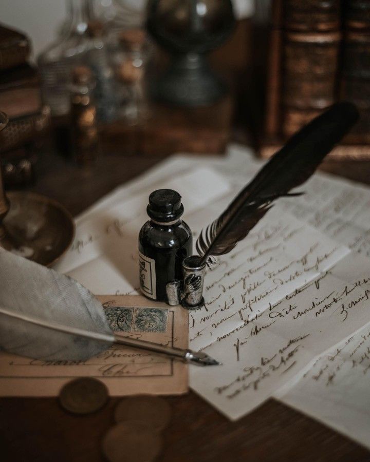 Classic Academia Aesthetic Outfit, Classic Academia Aesthetic, Writers Aesthetic, Dark Academia Bedroom Ideas, Writing Aesthetic, Classic Academia, Quill And Ink, Breath Of Life, Aesthetic Dark Academia