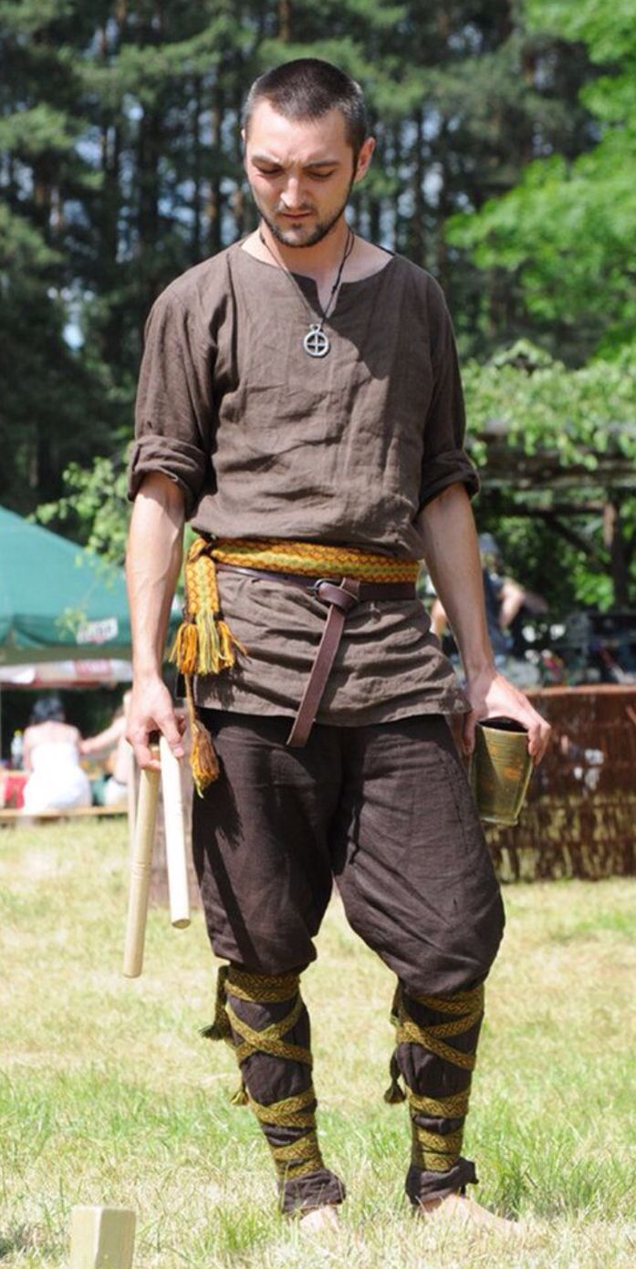 Mens Larp Clothing, Viking Outfit Reference, Celtic Men Clothing, Viking Wear Men, Viking Outfit Inspiration, Celtic Outfit Men, Viking Larp Costumes, Viking Larp Men, Viking Male Clothing