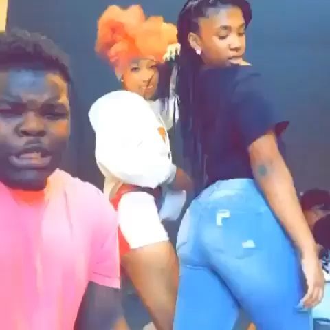 bracefacelaii therealeisha dubsmash Dubsmash Videos, Famous Dancers, Best Rap Songs, Funny Dance, Video Dance, Mashup Music, Funny Black People, Bad Kids, Dance Humor