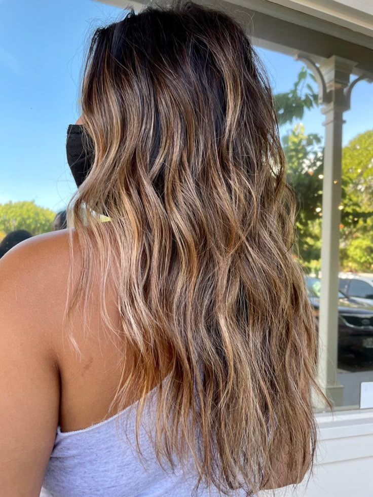 Blond Beach Highlights, Beach Hair Balayage, Brunette Beachy Highlights, Beach Dyed Hair, Beach Hilights, Beach Brown Hair Highlights, Beachy Brown Hair Balayage, Brown Hair Beach Highlights, Surfer Hair Highlights