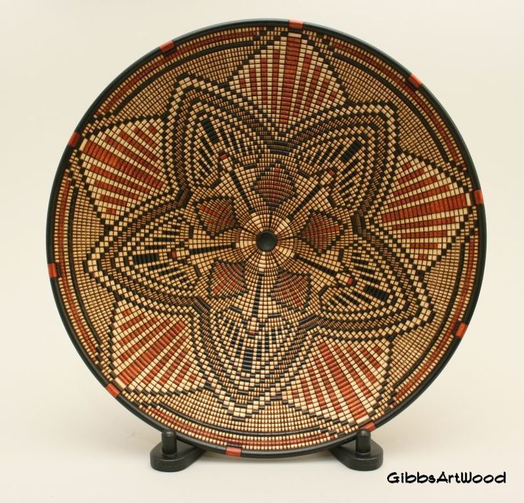 a decorative plate with an intricate design on it