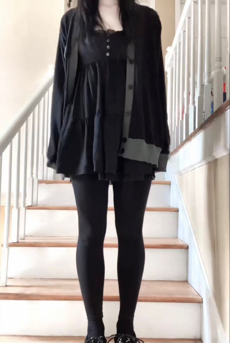 Simple Goth Fashion, Girly Gothic Outfits, Cute Outfits Goth, Goth Layered Outfits, Goth Simple Outfits, Goth Outfits Simple, Easy Goth Outfits, Goth School Outfit, Chubby Goth Outfit