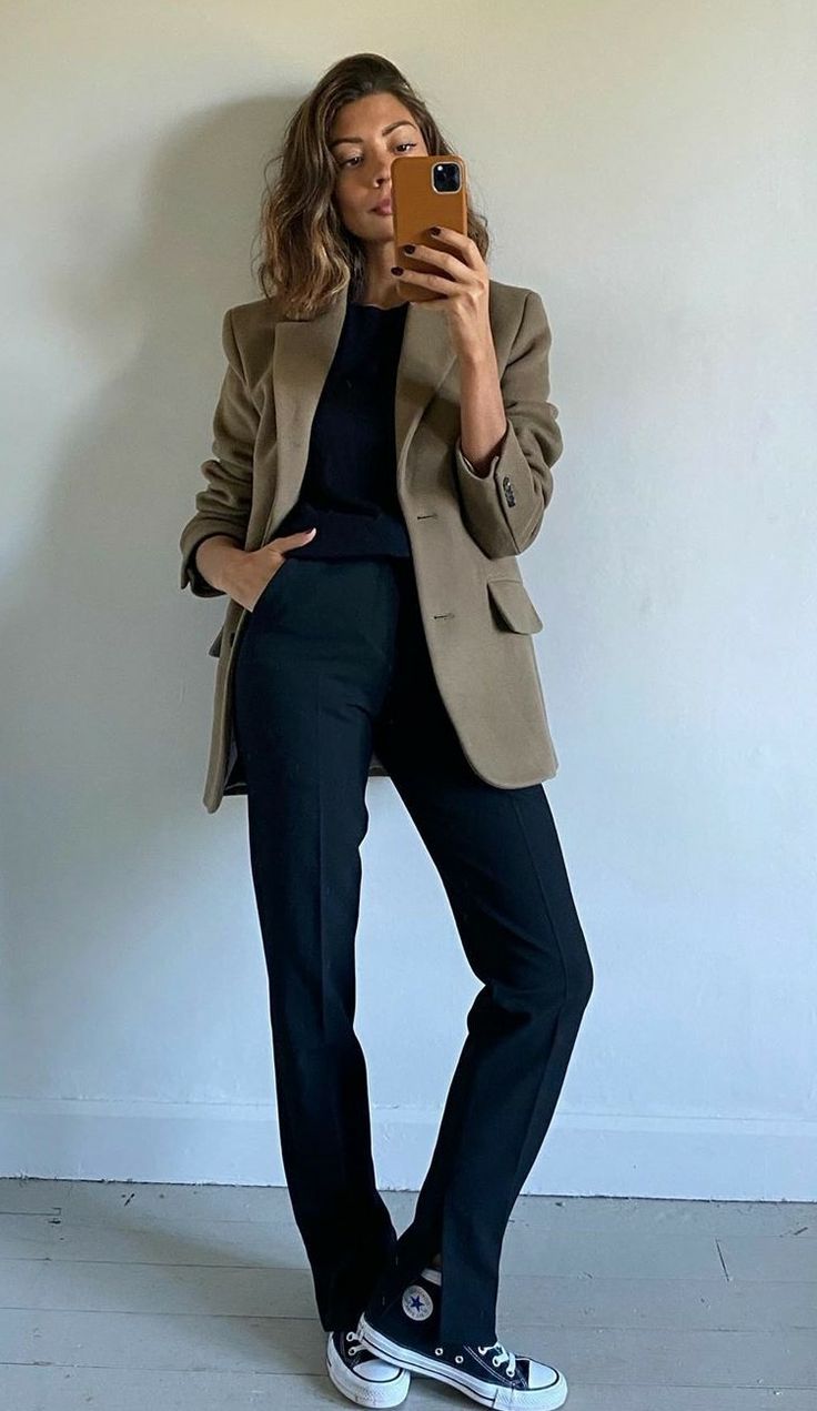 Marianne Smythsisters, Vinter Mode Outfits, 00s Mode, Hair Dry, Tan Blazer, Chique Outfits, Outfits With Converse, Outfit Trends, Casual Work Outfits