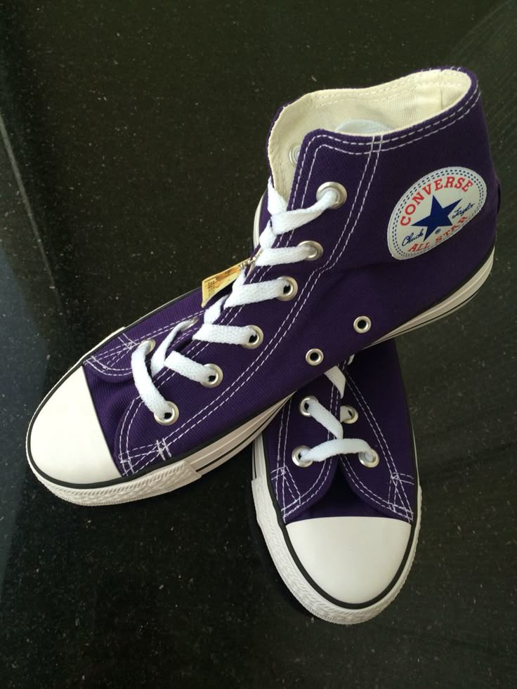 Converse Shoes Purple, Quince Dark Purple, Purple Converse Aesthetic, Purple Shoes Aesthetic, Dark Purple Quince, Dark Purple Quinceanera, Dark Purple Converse, Violet Converse, Converse Men Outfit