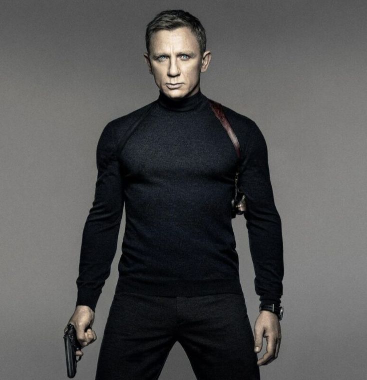 Our 15 Favorite Outfits from Daniel Craig's James Bond · Primer James Bond Daniel Craig, James Bond Outfits, Bond Outfits, James Bond Spectre, Daniel Craig James Bond, The Spectre, Fritz Lang, Gentlemans Club, Ralph Fiennes