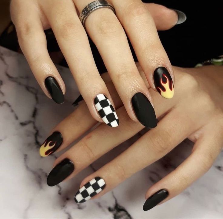 Short Acrylic Nails Grunge, Rock Nails Grunge Short, Rock Music Nails, Grunge Coffin Nails, Punk Rock Nails Grunge, Nail Fire Art, Rock Nail Designs, Short Fire Nails, Punk Rock Nails Designs