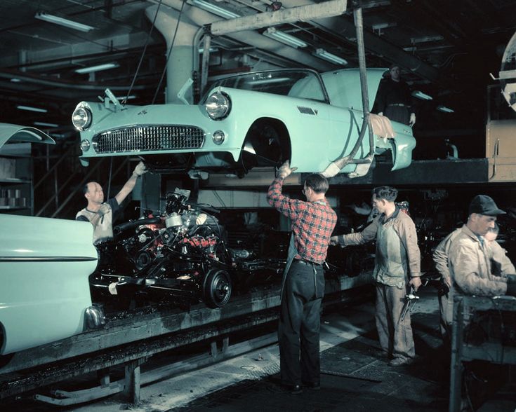 0001-4958 Nostalgia Photos, Car Factory, Horseless Carriage, 1954 Ford, 50s Cars, Henry Ford Museum, Ford Lincoln Mercury, Auto Repair Shop, Old Fords