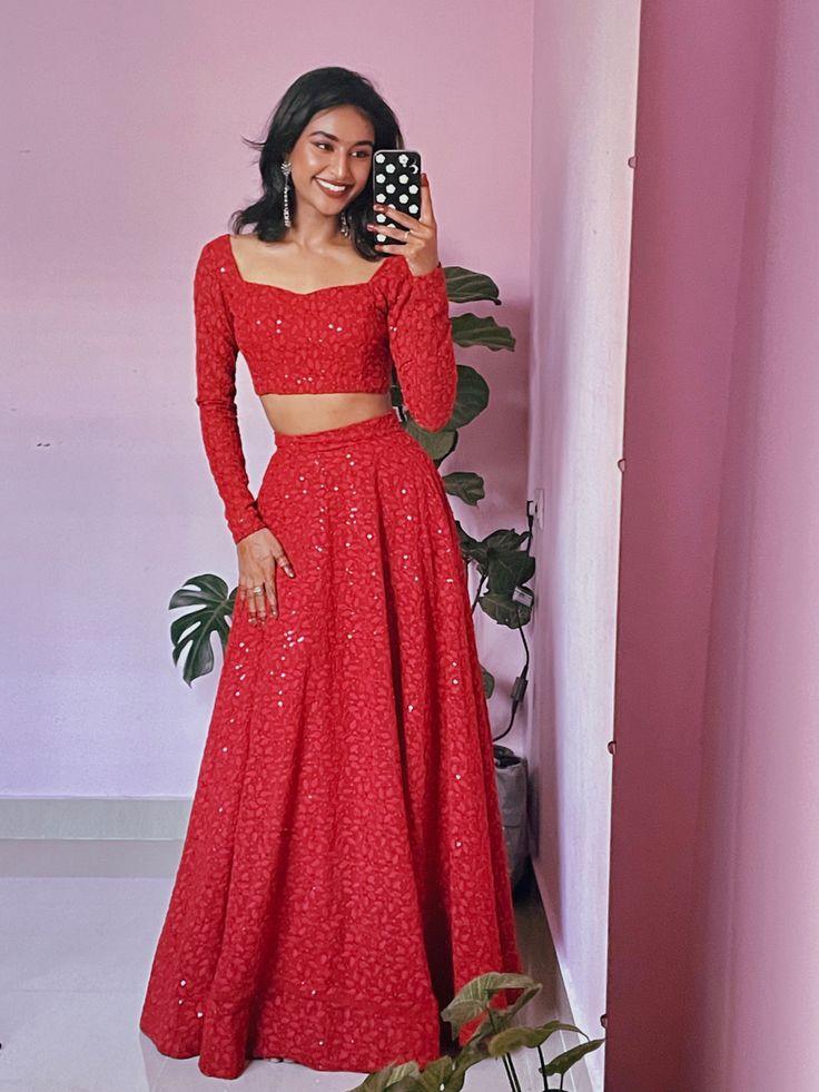 Blouse For Lehanga Fashion Styles, Long Sleeves Design For Lehenga Blouse, Red Skirt And Top Traditional, Modest Lengha Blouse, Simple Langha Design Latest, Long Sleeves Lehenga Blouses, Western Lehenga Designs Latest, Rida Tharana Red Lehenga, Bride To Be Dress Ideas For Friends