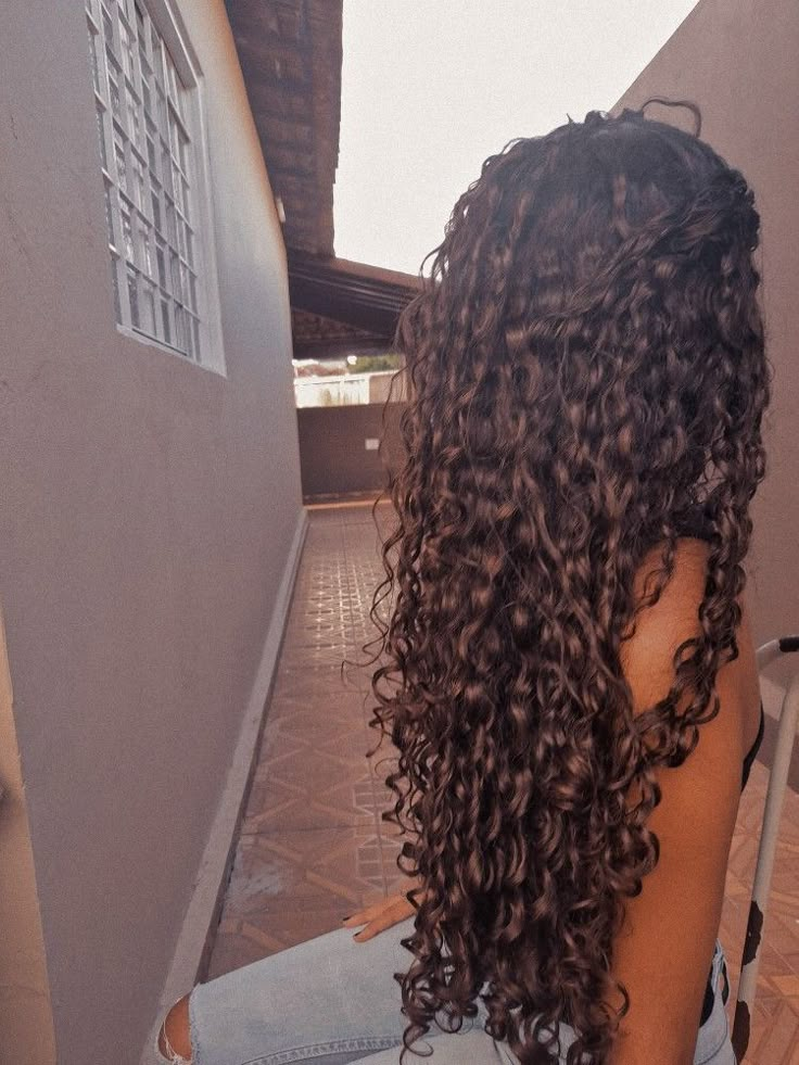 Healthy Curls Aesthetic, Dark Chocolate Brown Hair Curly, Long Mixed Curly Hair, 3b Hairstyles Long, Long Curly Hair Aesthetic, Long Dark Curly Hair, Long Curly Hair Black, Long Brown Curly Hair, Take Care Of Curly Hair