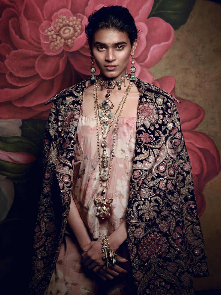 Sabyasachi Jewelry, Vogue Editorial, Sabyasachi Jewellery, Fashion Designers Famous, Fashion Indian, Heritage Jewellery, Vogue India, Indian Fashion Designers, Famous Fashion