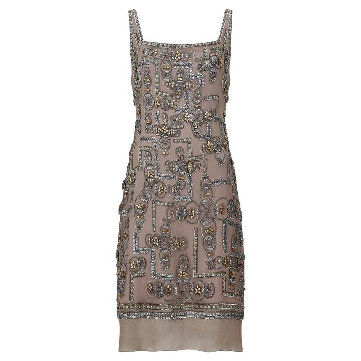 Late 1990s to 2000s Lindka Cierach couture beaded dress which takes some of its inspiration from the Art Deco and flapper style dresses of the early 1920s, with a distinctly modern flair. It has a lovely weight to it, reflective of both its quality and the two layers of silk satin underlay, which make it extra comfortable for the wearer. The exterior is made up of a beautiful mink/taupe shade of silk chiffon with beaded overlay, in tones of silver, champagne and gold. The beading arrangements fe Art Deco Outfit Modern, Art Deco Outfit, Flapper Style Dresses, Flapper Style, Helen Mirren, Catherine Zeta Jones, Vintage Things, Dress Gown, Estilo Art Deco