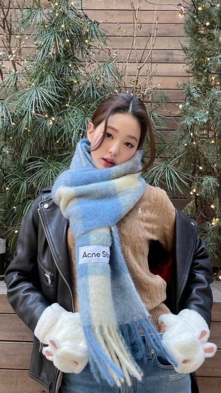 ive, wonyoung, k-pop, k-pop fashion, korean fashion, korean street style, winter fashion, winter outfits, bunny, acne studios, leather jacket, women's fashion, fall outfits, japanese fashion, izone, jang wonyoung, k-pop girl group, cute outfits, cute winter fashion, lookbook, style inspo, trendy, stylish, cold, christmas, comfy, cozy, aesthetic Acne Studios Scarf Outfit, Chunky Scarf Outfit, White Puffer Jacket Outfit, Korean Scarf, Acne Scarf, Acne Studios Scarf, White Puffer Jacket, Leather Jacket Brown, Puffer Jacket Outfit