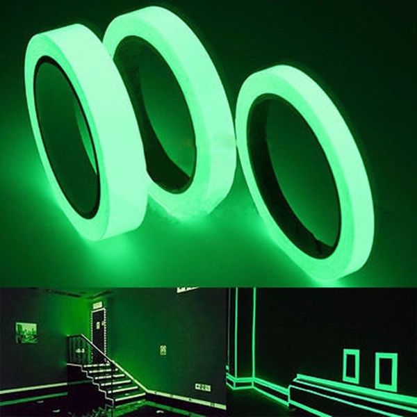 there is a green neon sign that says ooo