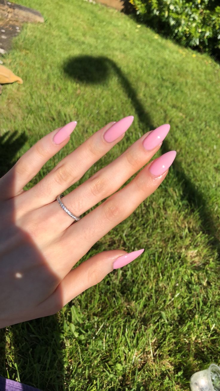 Almond Stilleto Shaped Nails, Ballerina Pink Nails, Pink Nails Almond, Almond Nails Pink, Kylie Nails, Art Nail Designs, Wallpaper Travel, Barbie Nails, Tips Nails