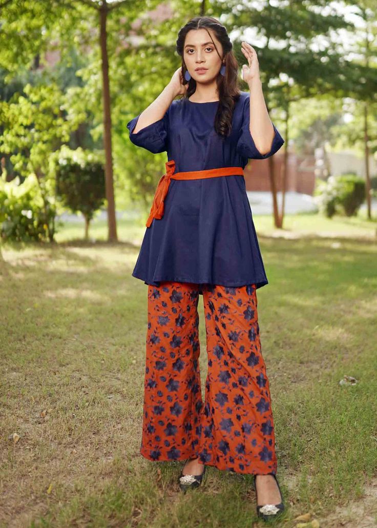 Women Shirt Designs, Summer/fall Outfits, Newly Wed, Trendy Shirt Designs, Kurti Design, Stylish Dress Book, Stylish Dresses For Girls, Pakistani Dress Design, Frock Design