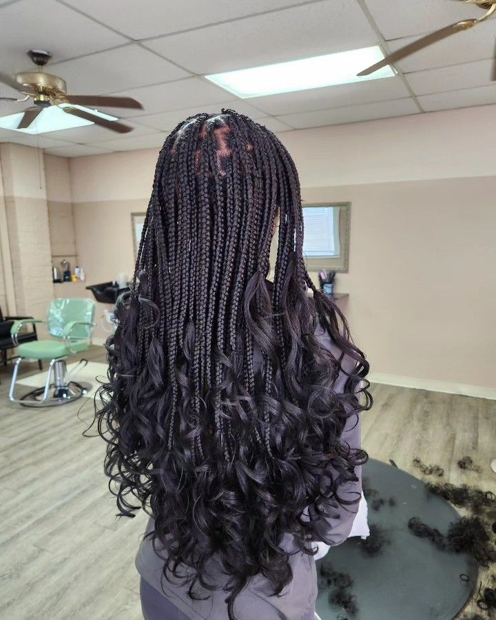 Medium Box Braids With French Curls, French Curls Braids Large Size, French Curls Braids Large, French Curls Box Braids Medium, French Curls Braids Thick, Medium Knotless Braids With French Curls, French Curls Braids Parting, Smedium Knotless French Curl, Box Braid Curls