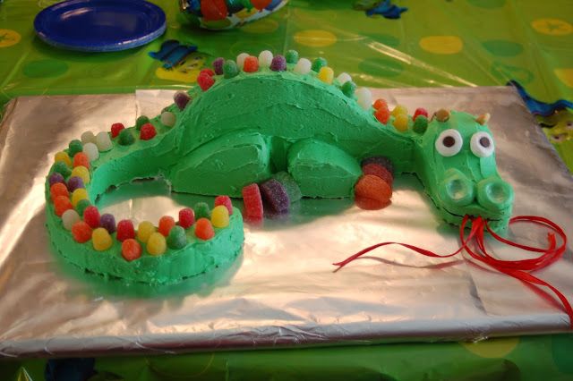 a cake shaped like a crocodile laying on top of a table