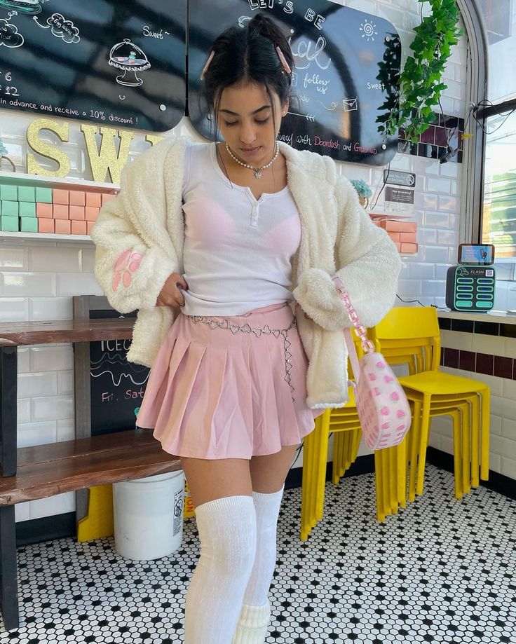 Coquette Pleated Skirt, How To Style Pink Pleated Skirt, Indie Pink Outfit, Leg Warmers Outfit With Skirt, Pink Christmas Aesthetic Outfit, Heart Belt Outfit, Pink Pleated Mini Skirt Outfit, Lucia Meep, Y2k Pleated Skirt Outfit