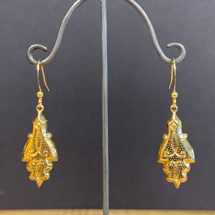 Here is a pair of very light, lovely oriental style stamped dangle earrings.  These were actually made in the early seventies. They are good quality, new (unused) vintage items, made of gold plated brass. 13mm wide x 46mm high (with earwire) BOY63 IMPORTANT: please note that I offer different earwires as seen in second picture, and the price of the earrings vary depending on the chosen earwires.  It goes as follows: A: gold plated base metal french wires with ball (rubber stoppers included).  B: Formal Victorian Gold Earrings, Victorian Gold Earrings For Formal Occasions, Victorian Yellow Gold Drop Earrings, Antique Yellow Gold Drop Earrings, Victorian Gold Plug Earrings, Ornate Antique Gold Earrings For Formal Occasions, Victorian Antique Gold Pierced Earrings, Vintage Yellow Gold Earrings With Intricate Design, Victorian Yellow Gold Dangle Earrings