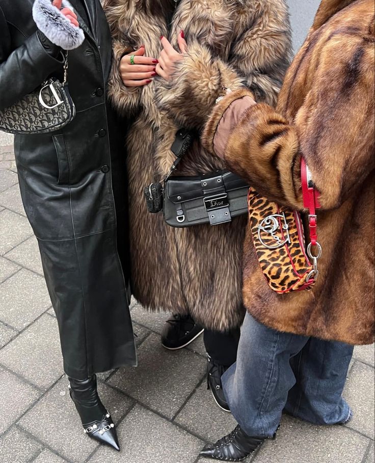 FOLLOW 4 more baddie inspo #fashion #furcoat #fur #animalprint #beauty #aesthetic Leather Trench, Winter Fits, Fur Coats, Coat Outfits, Outfits Winter, You Get It, Photo Styling, Inspiration Mode, Girl Style