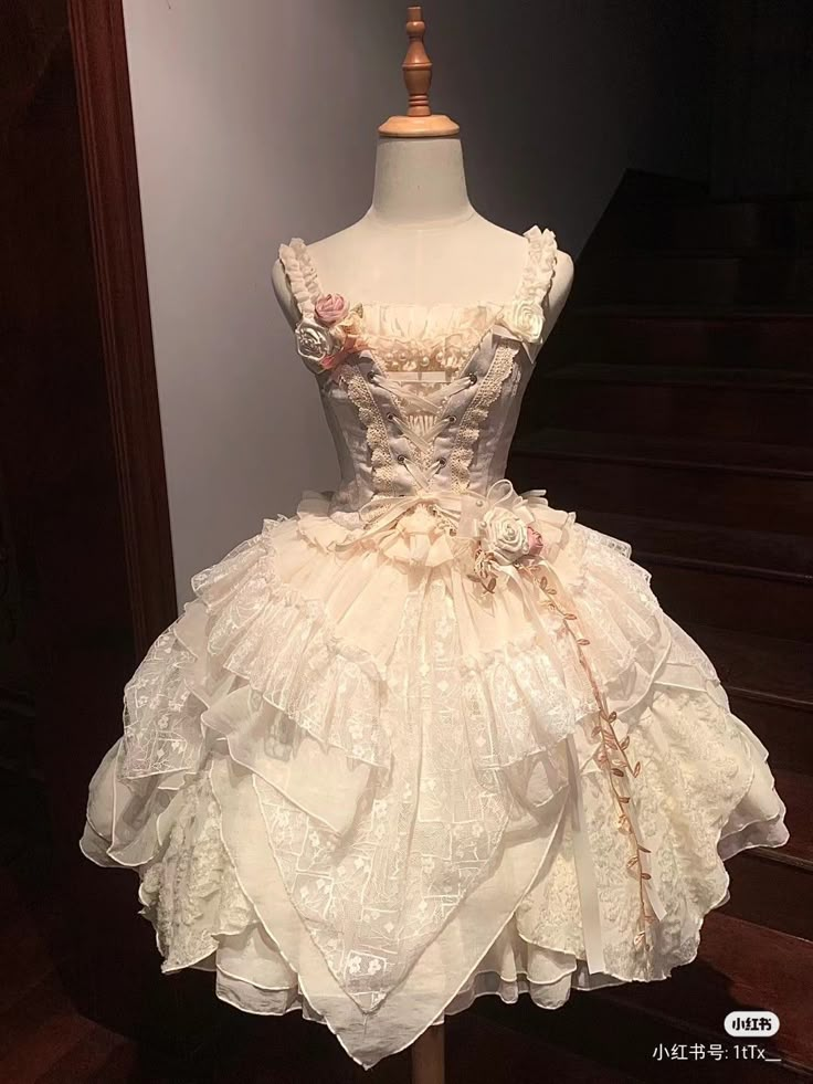 Prom Dresses For Short People, Rococo Outfit, Royalty Clothing, Poofy Dress, Expensive Dresses, Queen Dresses, Preformance Outfits, Vintage Gowns, Fairytale Dress