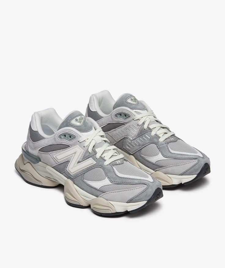 Ya puedes conseguir en sivasdescalzo el producto U9060V1 de la marca   New Balance   de la colección  Fall Winter 2024. ¿A qué esperas? Grey New Balance 9060, Winter Shoes Aesthetic, Winter Shoes Casual, Shoes For Women Winter, Winter Shoes Men, Nails Acrylic Winter, Aesthetic Winter Nails, Acrylic Nails Winter, Men Winter Shoes