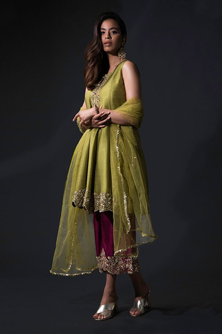 NOW Mint Green Mehndi Outfit Bridal Simple, Mehndi Outfit Simple, Mehndi Colour Suit Design, Fusion Wear Indian, Faiza Saqlain, Mehndi Outfit, Mehndi Outfits, 3 Piece Outfit, Salwar Kamiz