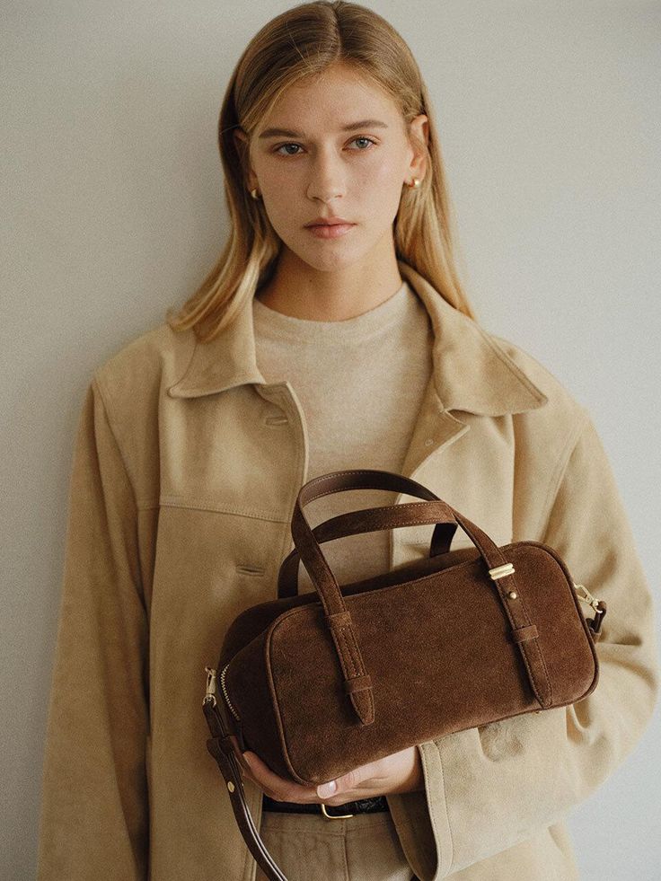 Composition : 100% Cow SuedeColor : BrownCountry of Origin : CHINA Brown Rectangular Duffle Bag With Detachable Handle, K Fashion, Boston Bag, Womens Tote Bags, Chestnut, Boston, Fashion Branding, Cow, Composition