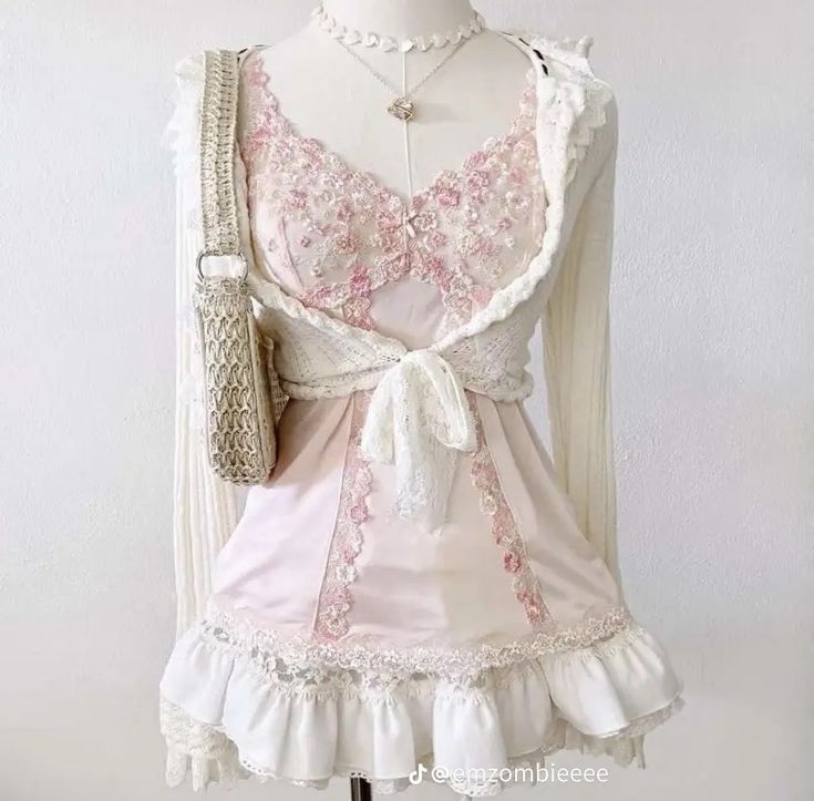 Romantic Gyaru Outfits, Y2k Outfits Kawaii, Hearts Outfit Aesthetic, Pink Dolly Outfits, Briana Core, Hachi Outfits, Himekaji Outfits, Dreamy Outfits, Soft Y2k