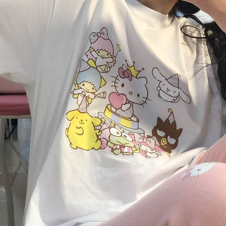 Celebrate Friendship with Our Kawaii Sanrio Friends T-Shirt! 👬👭 🌟 Adorable and Playful: This t-shirt is perfect for adding a touch of cuteness to your everyday outfits. Ideal for showing off your love for the Sanrio characters and celebrating friendship. ✨ Superior Quality: Crafted with precision to ensure top-notch quality. Designed with a comfortable fit and featuring a colorful Sanrio Friends design. 💫 Sanrio Charm: Enjoy the delightful presence of your favorite Sanrio characters on your Streetwear Fashion Y2k, Shirts Kawaii, Sanrio Outfits, Hello Kitty Print, Kawaii Summer, Cartoon Friends, Hello Kitty T Shirt, Kuromi Cartoon, Cartoon Hello Kitty