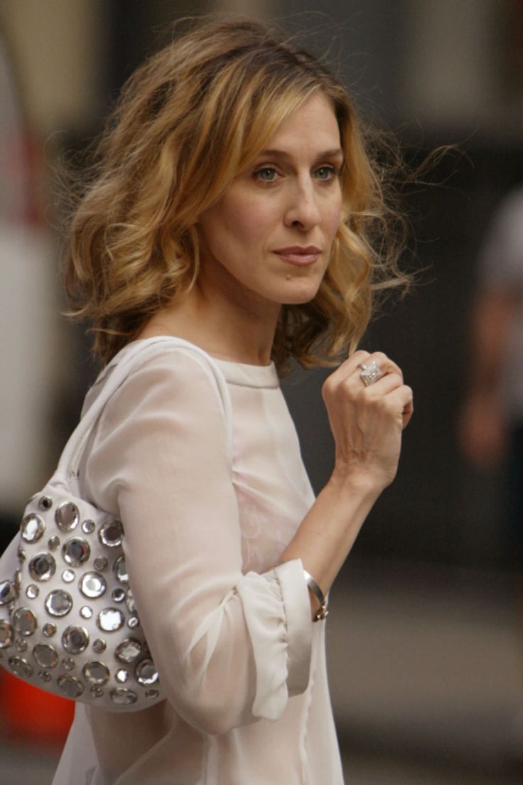 Sarah Jessica Parker Hair, Carrie Bradshaw Hair, Sara Jessica Parker, Sarah Jessica, Long Faces, Sarah Jessica Parker, Carrie Bradshaw, Medium Hair Cuts, Hair Envy