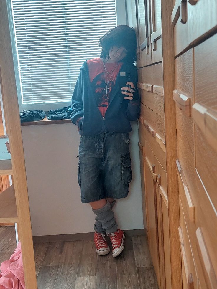 follow my instagram @kristian.sova #fashioninspo #fitcheck #outfit #outfitideas #curlyhair #depechemode #converse #jorts #fashion #springfashion #summerfits #jorts #jortsoutfit #jortsfashion Streetwear Fashion Women Skirt, Fast Fashion Outfits, Leg Warmer Outfits Jorts, Bleach Inspired Outfits, Gray Jorts Outfit, Grunge Outfits With Sweatpants, Jorts Winter Outfits, Leg Warmers With Jorts, Converse With Jorts