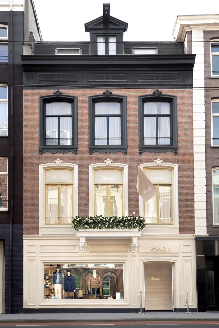 The elegant Amsterdam store features a traditional ‘Dutch’ façade which has been playfully reinterpreted in the colours of Aurélien. Mediterranean Luxury, Travertine Floors, Feature Light, Mediterranean Style, Light Beige, Ambient Lighting, Amsterdam, Design