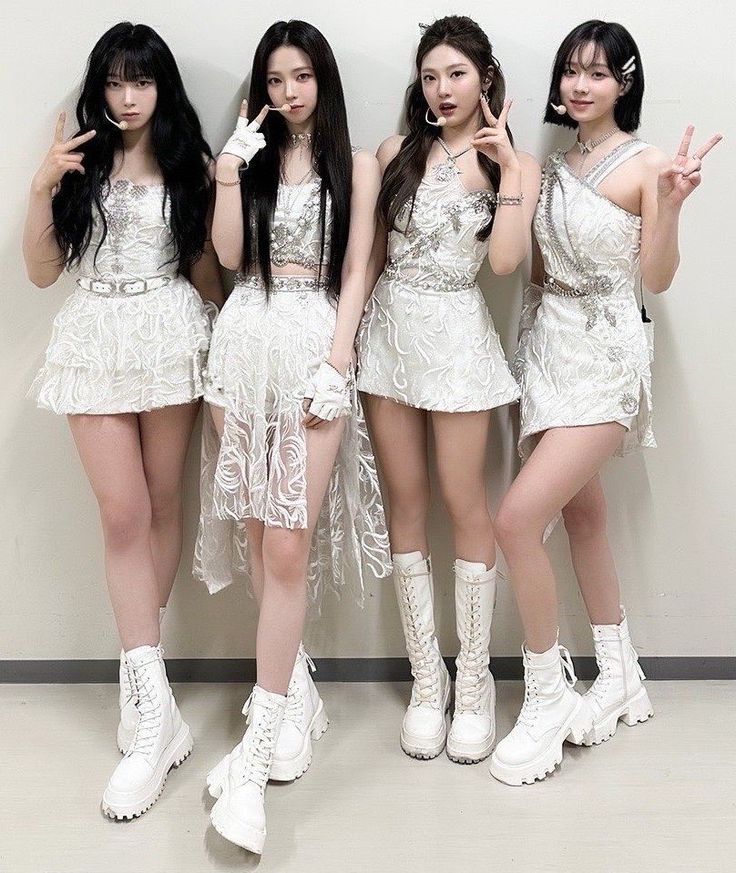 K Pop Girls Outfits, Aespa White Outfit, White Performance Outfit, White Kpop Outfit, White Dress Kpop Idol, White Stage Outfits Kpop Ideas, Kpop White Outfit Stage, Aespa Stage Outfits Dreams Come True, Winter And Ningning