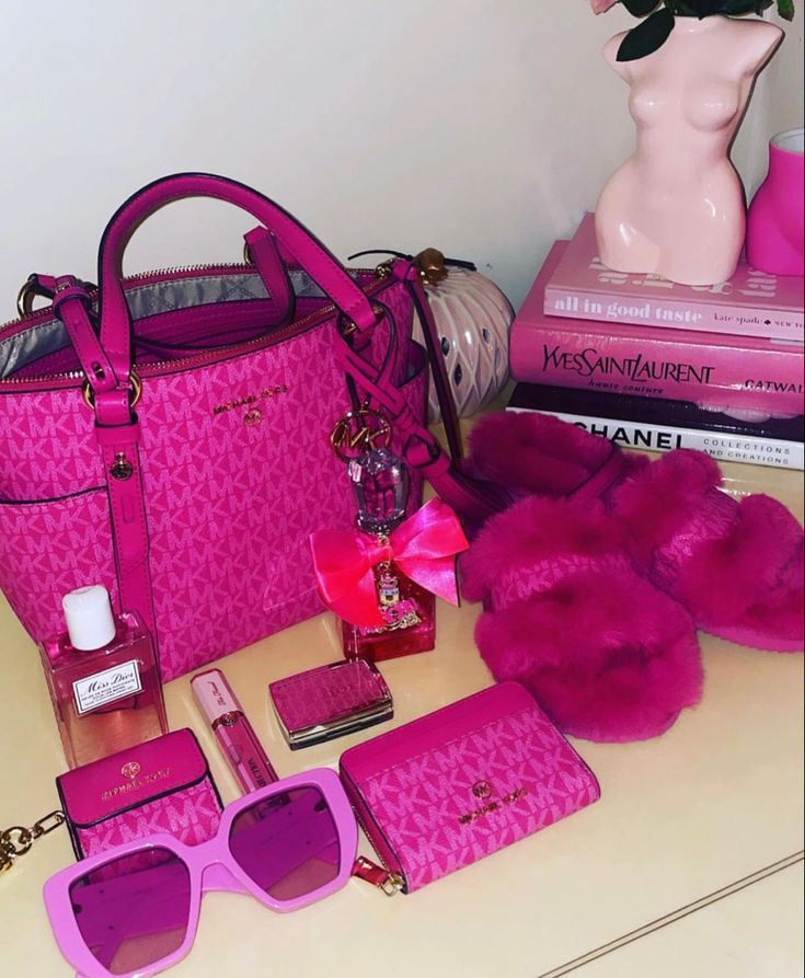 #pink Pink Lifestyle, Luxury Bags Collection, Pink Fur, Pink Life, What In My Bag, Pastel Pink Aesthetic, Girly Bags, Fancy Bags, Girly Accessories