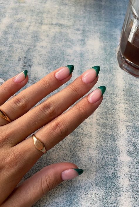 Nail Inspo 2023 Green, Simple Green Design Nails, Nails Acrylic Almond Dark Green, Dark Green French Tips Almond, Emerald Green French Tip Nails Oval, Emerald French Tip Nails Almond, Forest Green Tip Nails, Nails To Go With Emerald Dress, Green Oval French Tip Nails