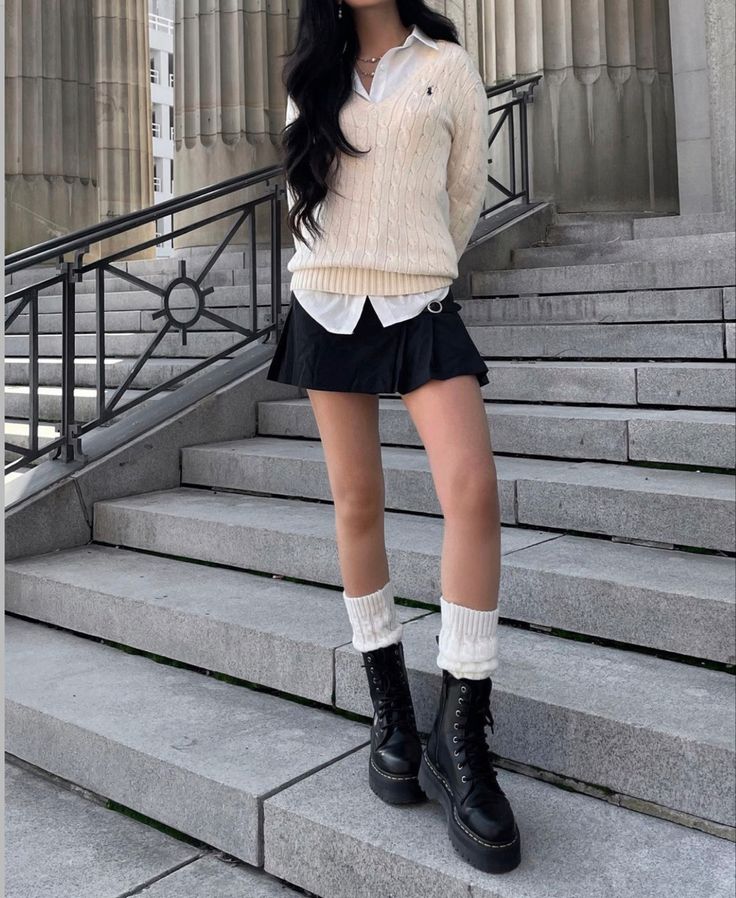 #legwarmers #skirtfashion #outfits #outfitideas #outfitstyle #outfitgoals #outfittrends #falloutfit #fallootd #ootd by @fitsandbitssx on insta How To Style Leg Warmers, Legwarmers Outfit, Leg Warmer Outfits, Outfits With Leg Warmers, Leg Warmer Outfit, Everyday Outfits Fall, Leg Warmers Outfit, Leg Warmer, Europe Fashion