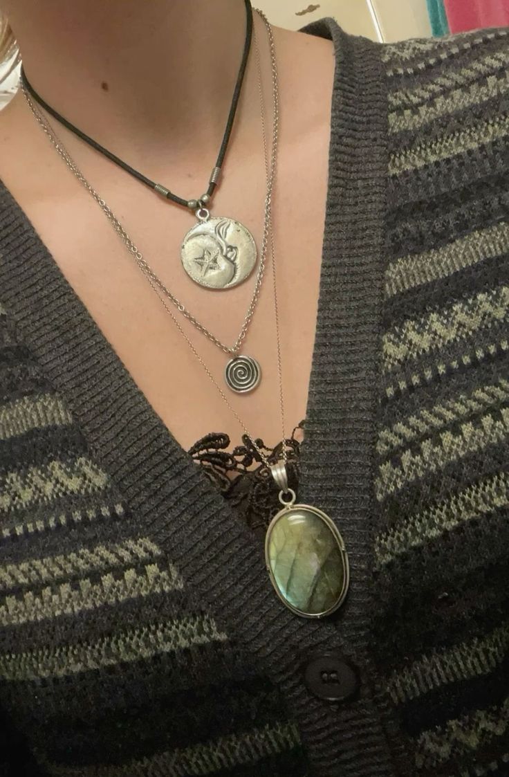 Downtown Jewelry Aesthetic, Funky Silver Necklace, Thrift Necklace, Stone Necklace Aesthetic, Earthy Jewelry Aesthetic, Goblincore Necklace, Downtown Jewelry, Goblincore Jewelry, Grunge Necklaces